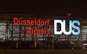 - Sea Apartment Duisburg Center & Parking Spaces & Kingsize Bett - Central Station Hbf -