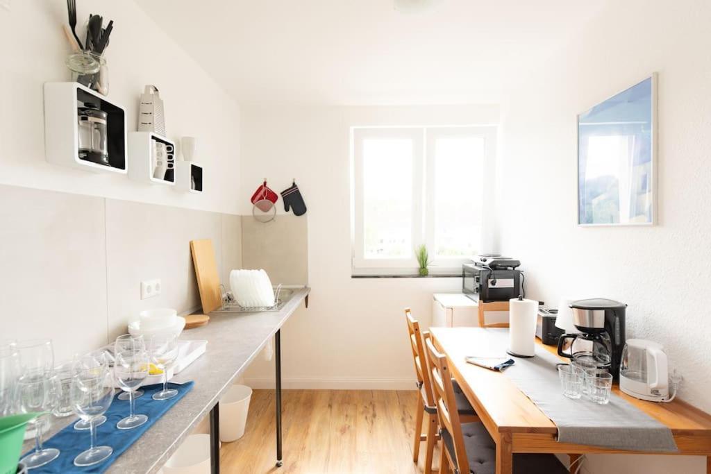 - Sea Apartment Duisburg Center & Parking Spaces & Kingsize Bett - Central Station Hbf - Buitenkant foto